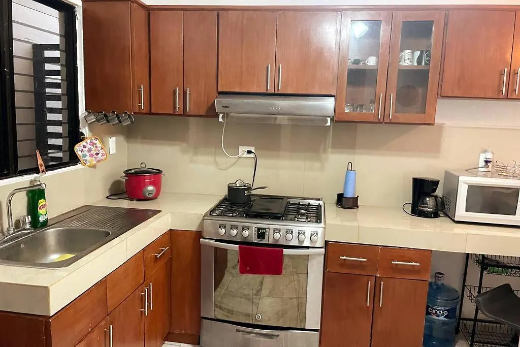 Comoda Casa Centrica Con Alberca Privada En Cancun Villa